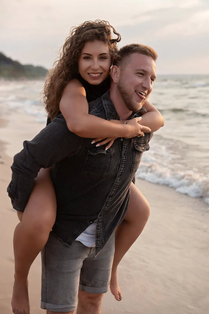 Couple portrait during a beach photoshoot in Kołobrzeg