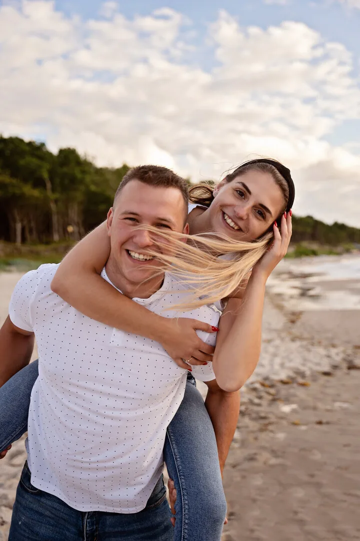 Couple beach photoshoot in Kołobrzeg — photograph 5