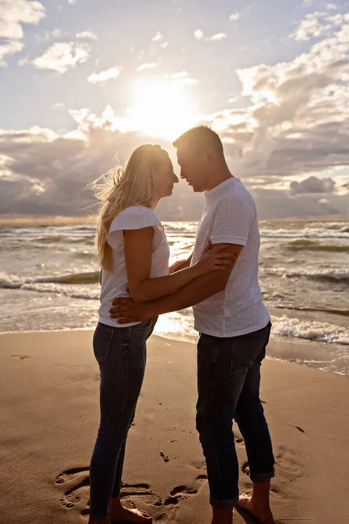 Couple beach photoshoot in Kołobrzeg — photograph 6