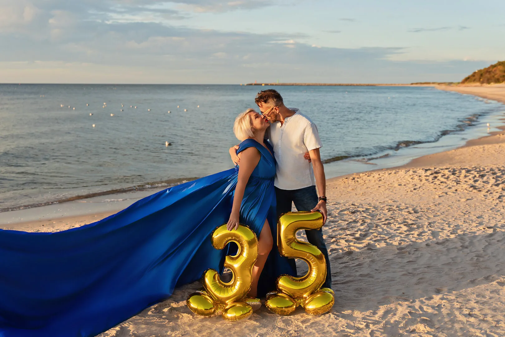 Couple in a blue Flying Dress photoshoot with 35th birthday balloons