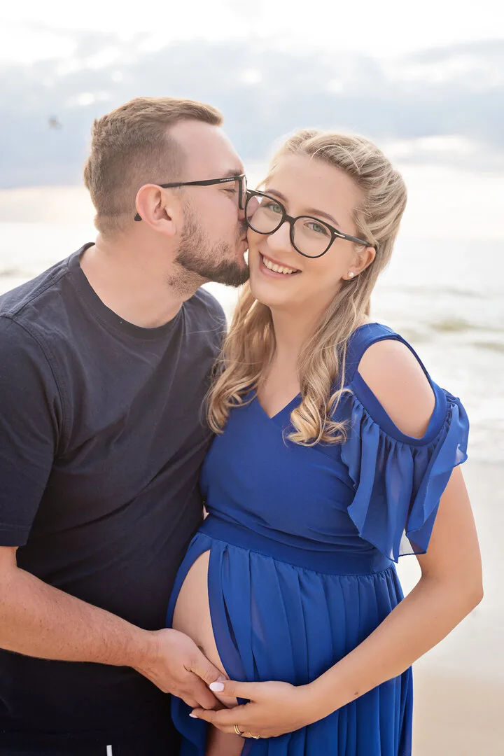 Maternity beach photoshoot in Kołobrzeg — photograph 5