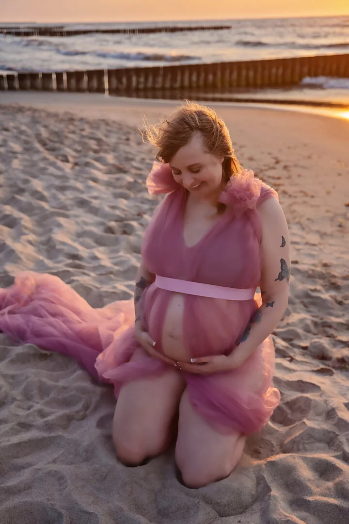 Maternity beach photoshoot in Kołobrzeg — photograph 6