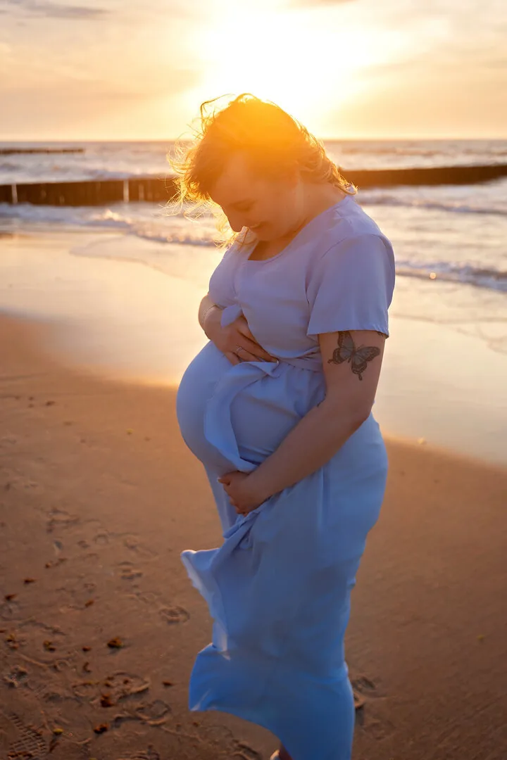 Maternity beach photoshoot in Kołobrzeg — photograph 7